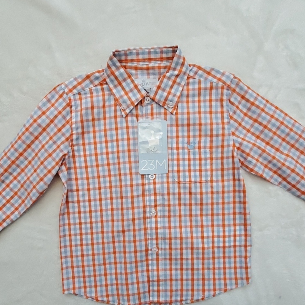 23M long sleeved plaid botton up shirt